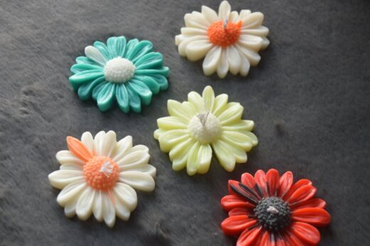 Multicolor Daisy Floating Candles - Ziya Candles