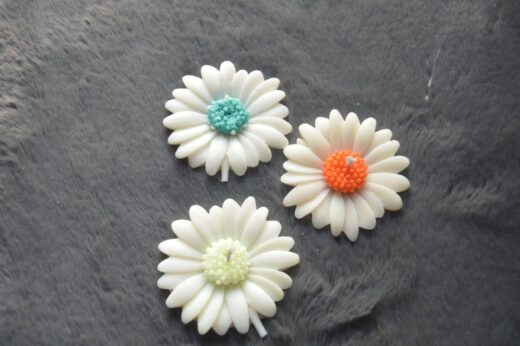 Pastel Daisy Floating Candles - Ziya Candles